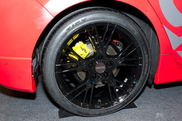 シャア専用『AURIS』