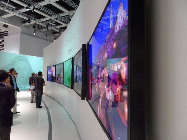 ソニーが82型4K BRAVIAを発表！ 有機ELヘッドマウントの新モデルも登場：IFA2012