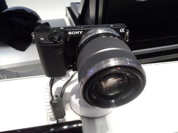 ソニーが82型4K BRAVIAを発表！ 有機ELヘッドマウントの新モデルも登場：IFA2012