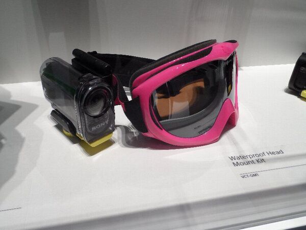 ソニーが82型4K BRAVIAを発表！ 有機ELヘッドマウントの新モデルも登場：IFA2012