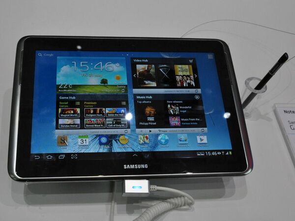 サムスンブースはGALAXYアクセサリーにも注目：IFA2012