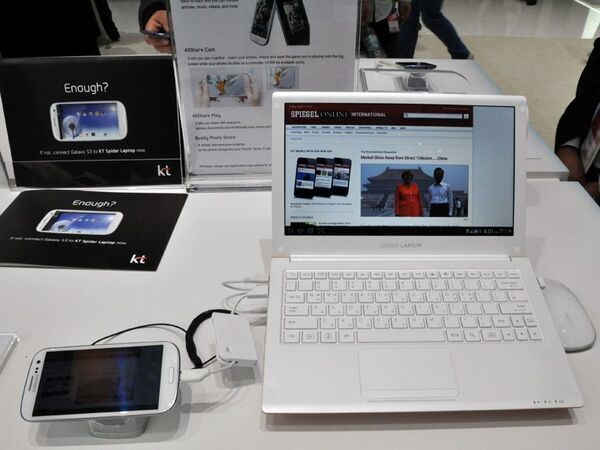 サムスンブースはGALAXYアクセサリーにも注目：IFA2012