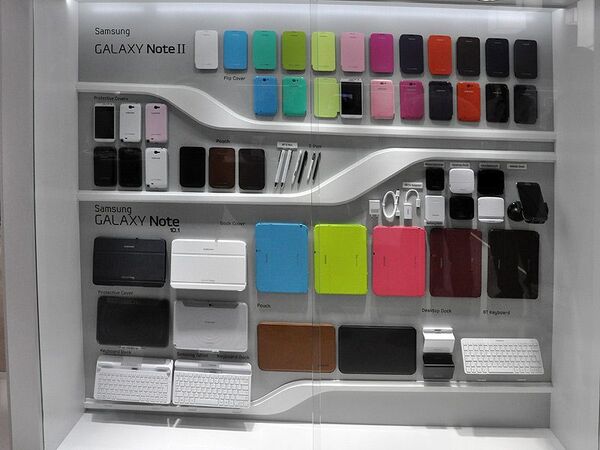 サムスンブースはGALAXYアクセサリーにも注目：IFA2012