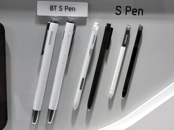 サムスンブースはGALAXYアクセサリーにも注目：IFA2012