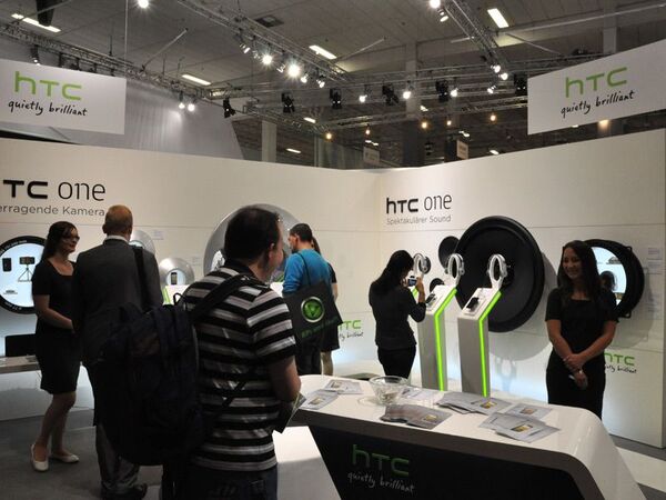 HTC Desire Xを山根博士が会場インプレ：IFA2012