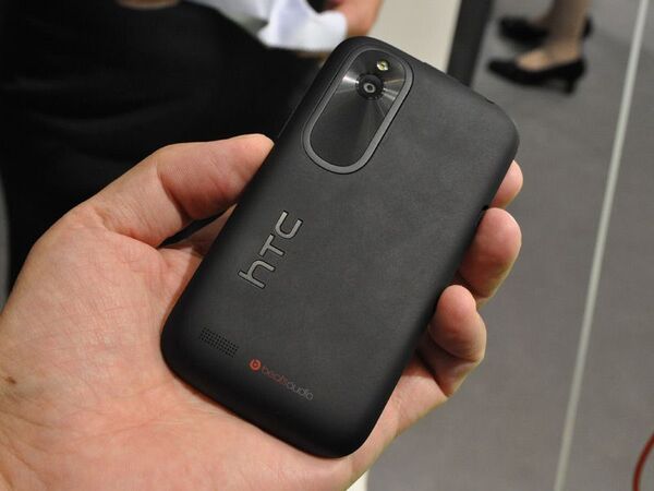 HTC Desire Xを山根博士が会場インプレ：IFA2012