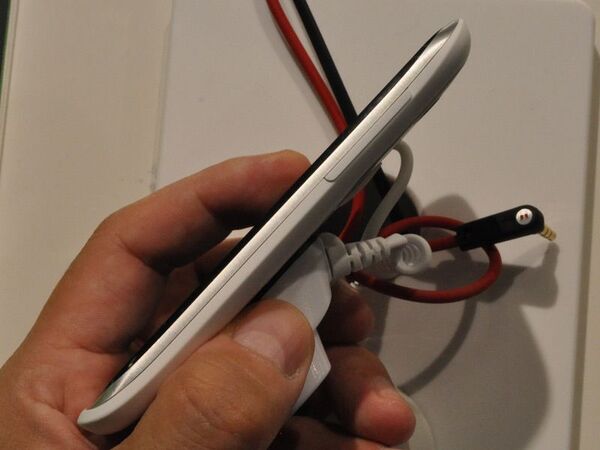 HTC Desire Xを山根博士が会場インプレ：IFA2012