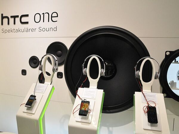 HTC Desire Xを山根博士が会場インプレ：IFA2012