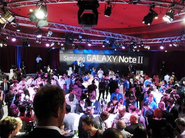 サムスンがWindows Phone 8端末を発表