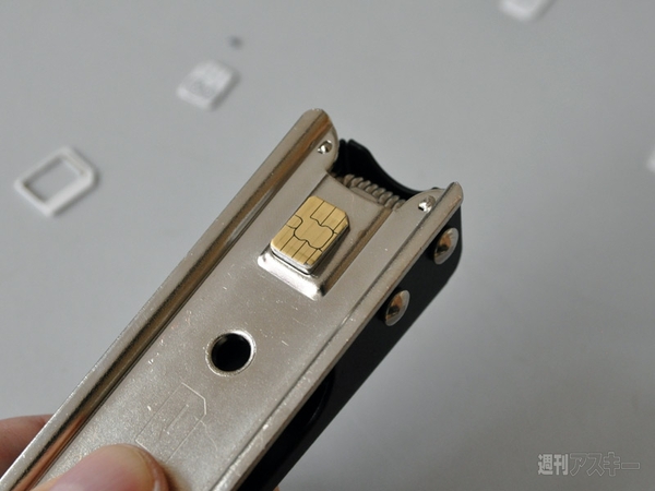 SIMフリー版iPhone 5にドコモのSIMをカットして入れてみた（追記）：週間リスキー