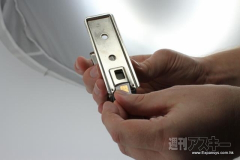 iPhone 5をドコモで使うためのSIM切りビデオが公開：週間リスキー