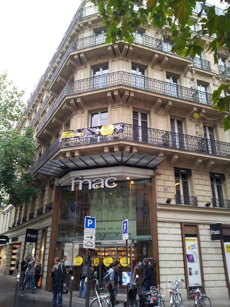 iPhone5イベント海外編パリ