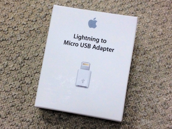 iPhone 5のLightning対応すんげぇ小さなアップル純正品