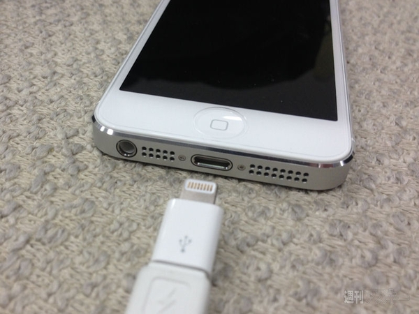 iPhone 5のLightning対応すんげぇ小さなアップル純正品