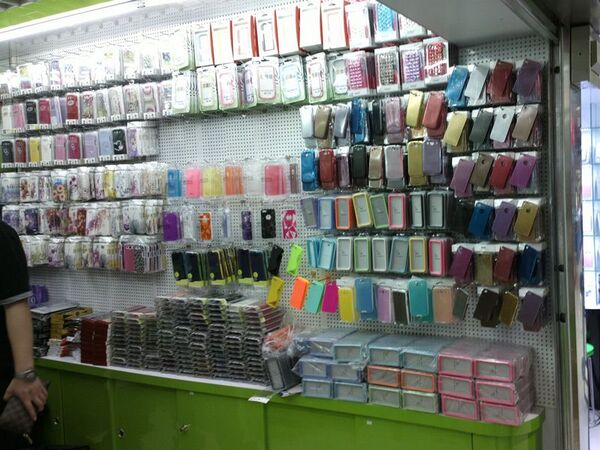 すでに中国では大量生産中！ iPhone 5のカバーがザックザク