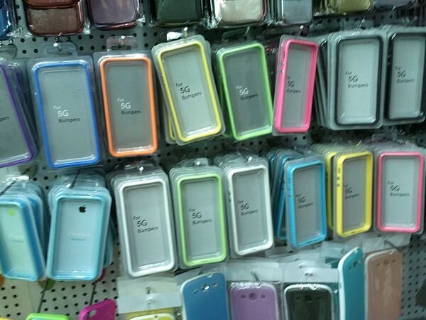 すでに中国では大量生産中！ iPhone 5のカバーがザックザク