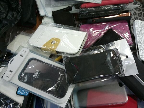 すでに中国では大量生産中！ iPhone 5のカバーがザックザク