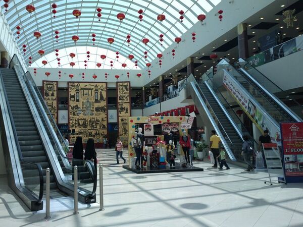 ドバイの“ドラゴン･マート”で怪しい端末を探せ！