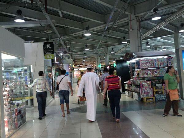 ドバイの“ドラゴン･マート”で怪しい端末を探せ！