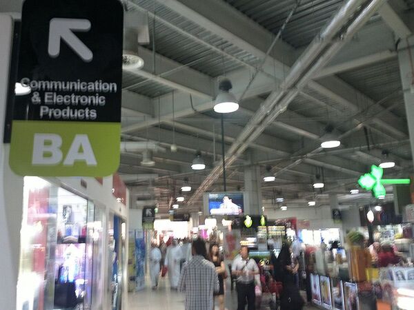 ドバイの“ドラゴン･マート”で怪しい端末を探せ！