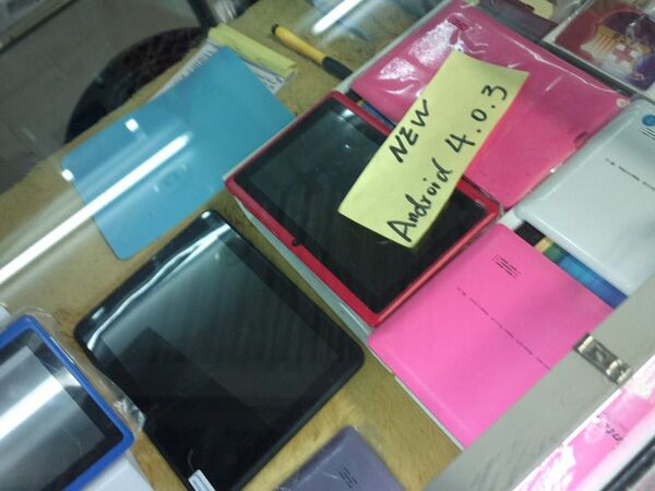 ドバイの“ドラゴン･マート”で怪しい端末を探せ！