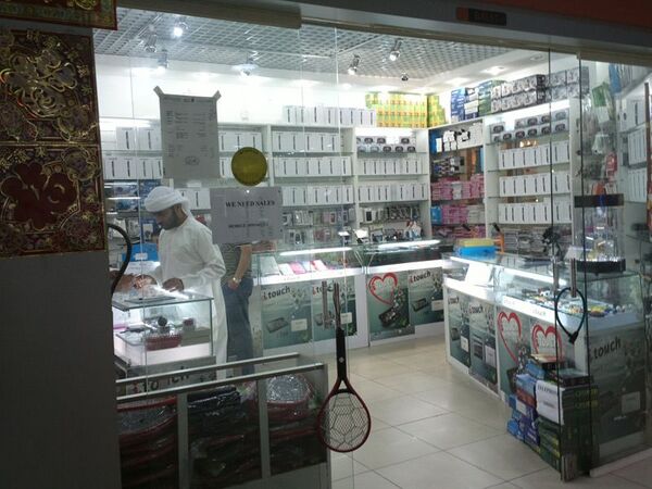 ドバイの“ドラゴン･マート”で怪しい端末を探せ！