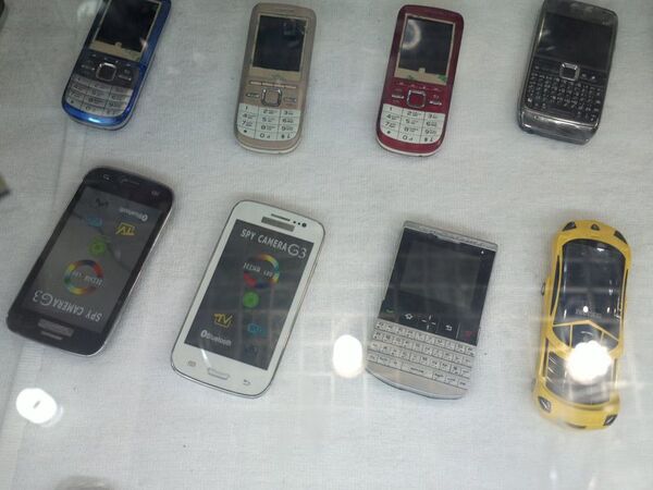 ドバイの“ドラゴン･マート”で怪しい端末を探せ！