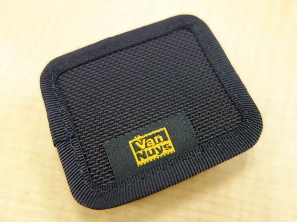 iPhone 5のイヤホンとUSBケーブルを収納するイカすアクセ