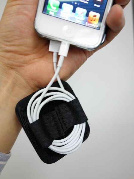iPhone 5のイヤホンとUSBケーブルを収納するイカすアクセ