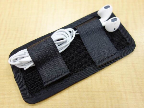 iPhone 5のイヤホンとUSBケーブルを収納するイカすアクセ