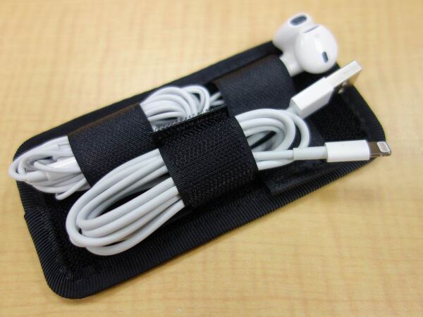 iPhone 5のイヤホンとUSBケーブルを収納するイカすアクセ