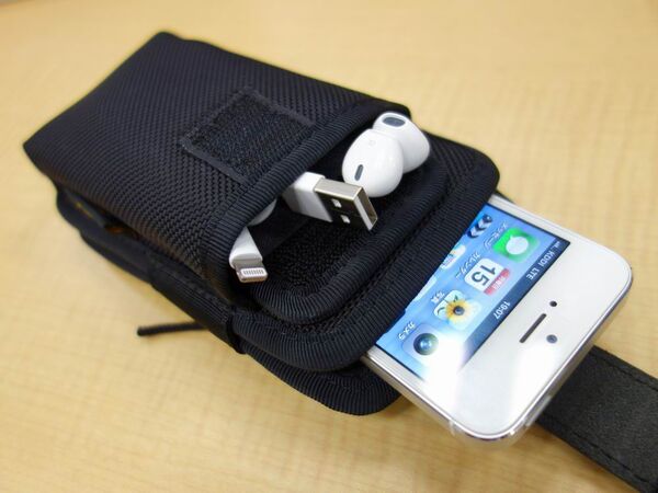 iPhone 5のイヤホンとUSBケーブルを収納するイカすアクセ