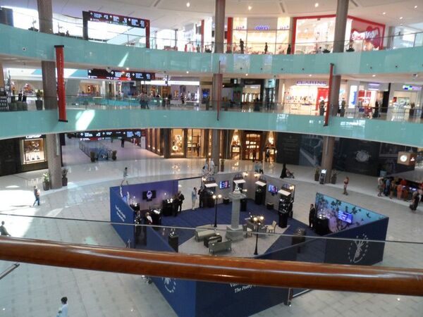 巨大迷宮“ドバイ･モール”で正しくスマホを買う方法