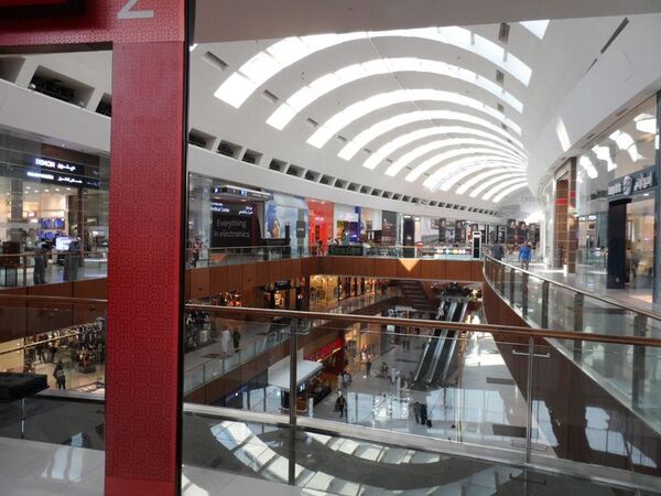 巨大迷宮“ドバイ･モール”で正しくスマホを買う方法