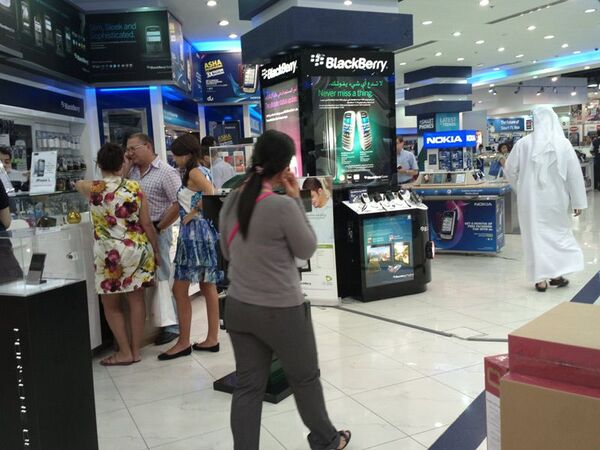 巨大迷宮“ドバイ･モール”で正しくスマホを買う方法