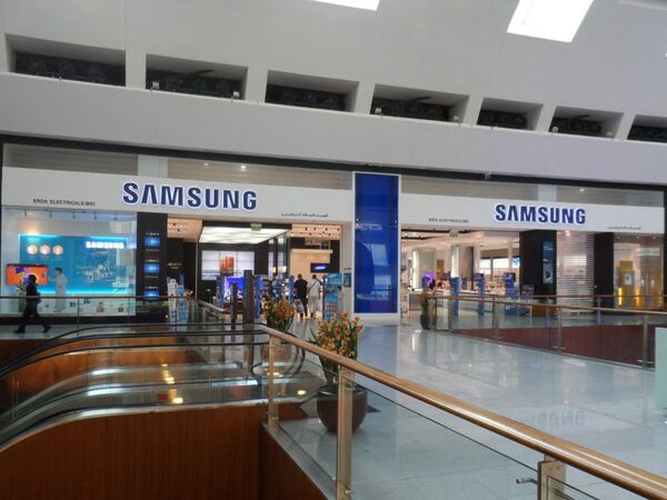 巨大迷宮“ドバイ･モール”で正しくスマホを買う方法