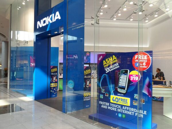 巨大迷宮“ドバイ･モール”で正しくスマホを買う方法