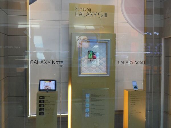 巨大迷宮“ドバイ･モール”で正しくスマホを買う方法