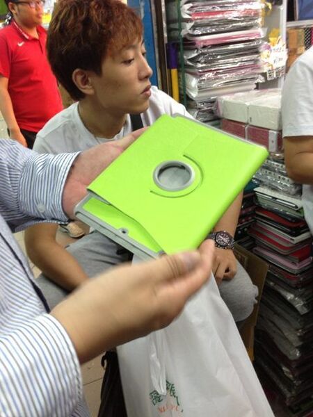 本日発表iPad miniのアクセを中国深センで続々発見：ACCN＆山根博士珍道中