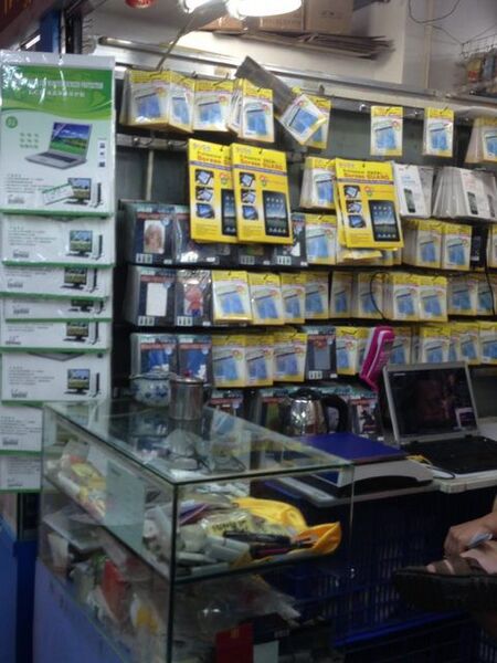 本日発表iPad miniのアクセを中国深センで続々発見：ACCN＆山根博士珍道中