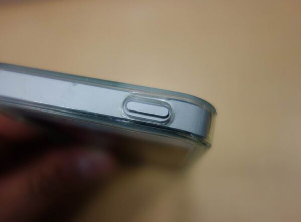 iPhone 5を2重構造で保護する超頑丈なケース