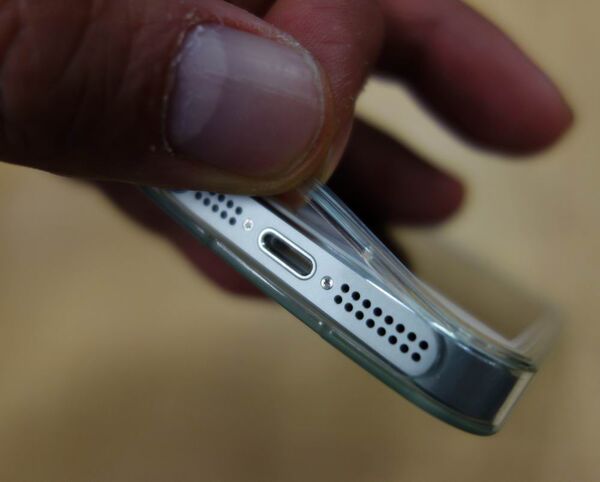 iPhone 5を2重構造で保護する超頑丈なケース