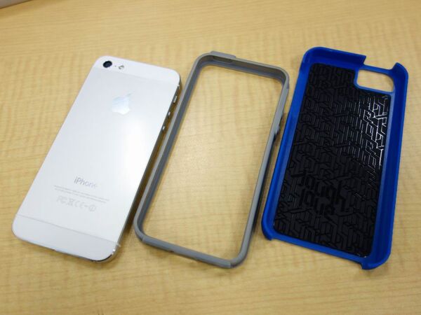 iPhone 5を2重構造で保護する超頑丈なケース