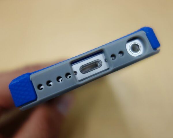 iPhone 5を2重構造で保護する超頑丈なケース