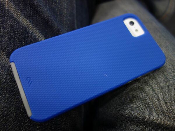 iPhone 5を2重構造で保護する超頑丈なケース