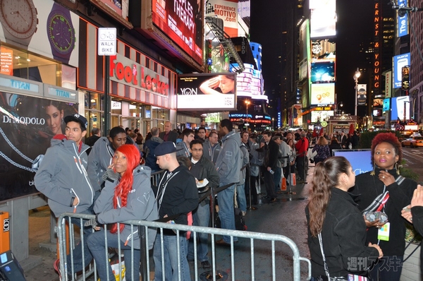 タイムズスクエアでもWindows 8発売