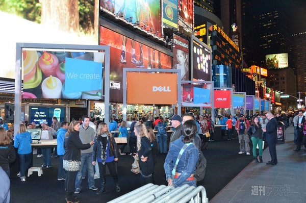 タイムズスクエアでもWindows 8発売