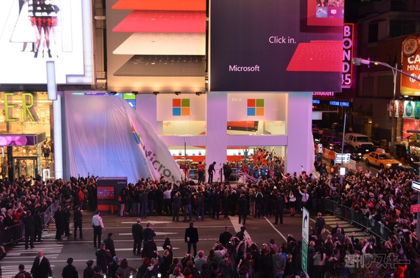 タイムズスクエアでもWindows 8発売