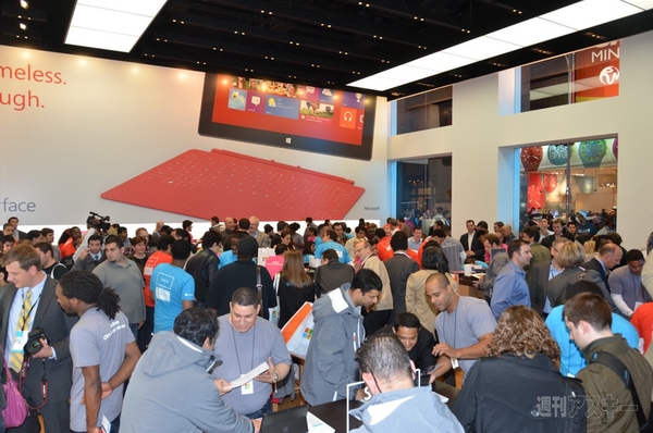 タイムズスクエアでもWindows 8発売