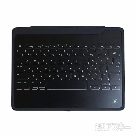 iPad用バックライト機能付きキーボードケース「トゥースキニー」